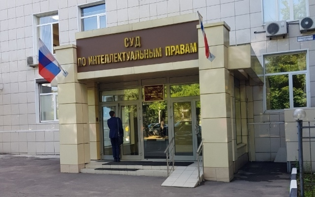 Предприниматель намерен отсудить товарные знаки Локомотива