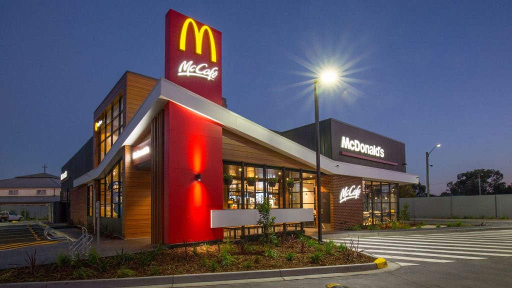 McDonalds отозвал иск о регистрации товарного знака «Мак Дак» на россиянина