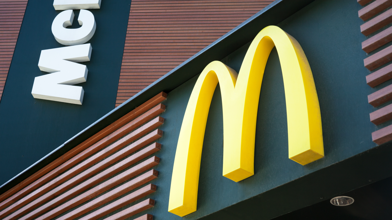 В России подана заявка на регистрацию товарного знака вместо McDonald’s