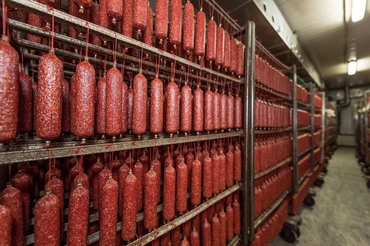 Черкизовский мясоперерабатывающий завод судится с брянским производителем колбас за товарный знак